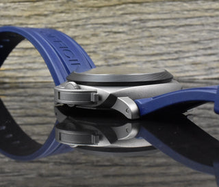 Panerai Luminor GMT Automatic Navy Blue PAM01279 Carbon & Titanium - Neuwertig